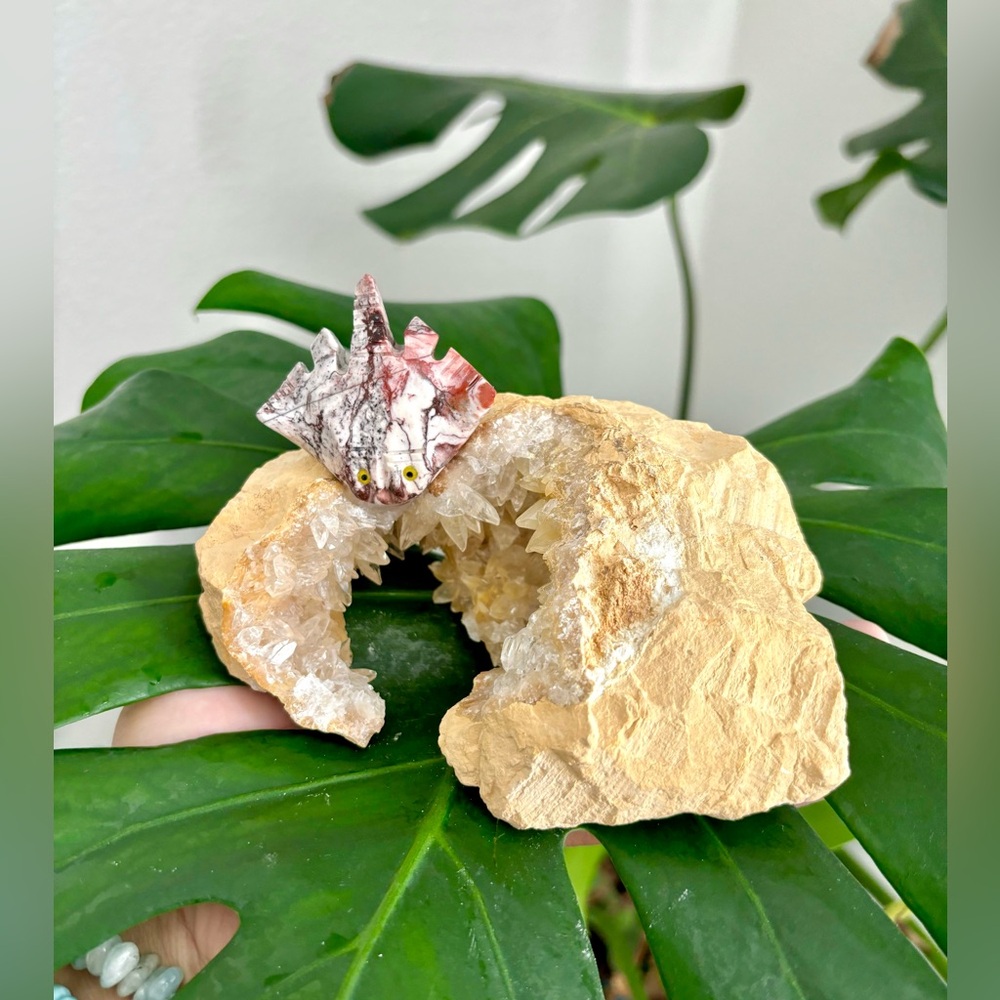 Soapstone Stingray on Calcite Geode